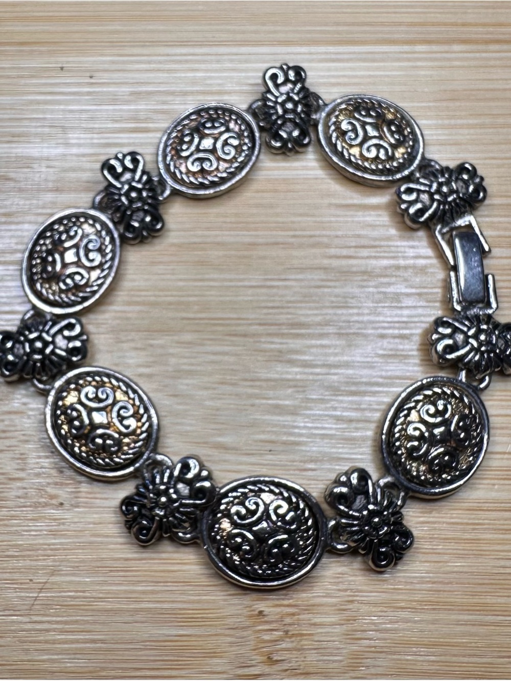 Vintage-Inspired Silver and gold Tone Floral Medallion Bracelet Sz 7.5”